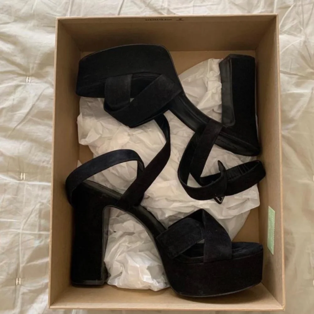 Reformation Tatiana Sandal - Picture 2 of 3